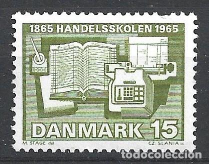 Sellos: DINAMARCA 438** - A&Ntilde;O 1965 - CENTENARIO DE LA ESCUELA DE COMERCIO DE AARHUS - Foto 1