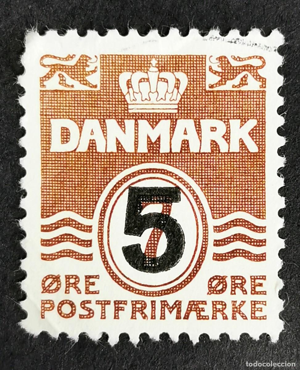 Sellos: Sello Dinamarca 1955, Figura tipo 'onda' - Recargo, 5 &oslash;re. Michel: DK 359