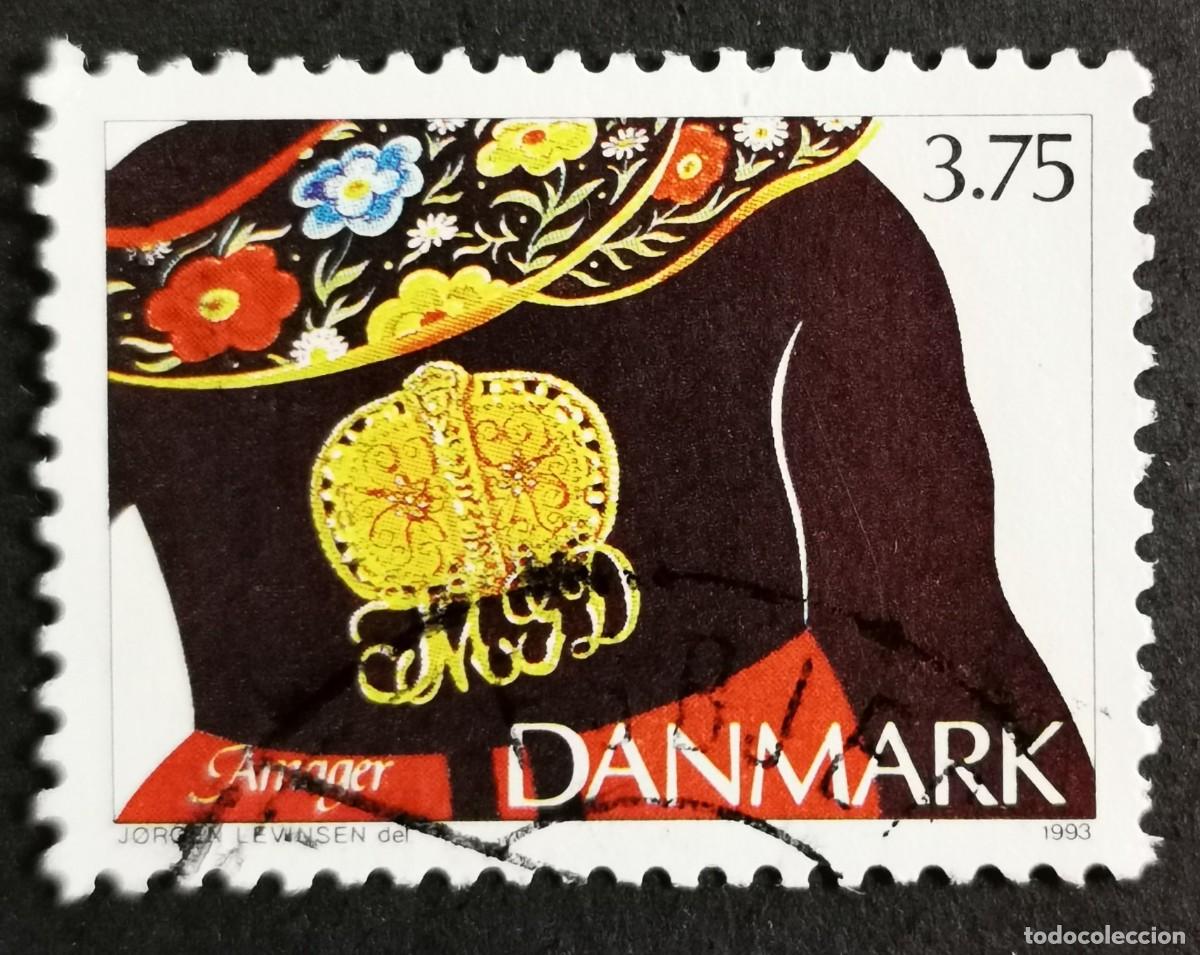 Sellos: Sello Dinamarca 1993, Broche plata dorada monograma propietario, Amager, 3.75 dkr. Michel: DK 1065