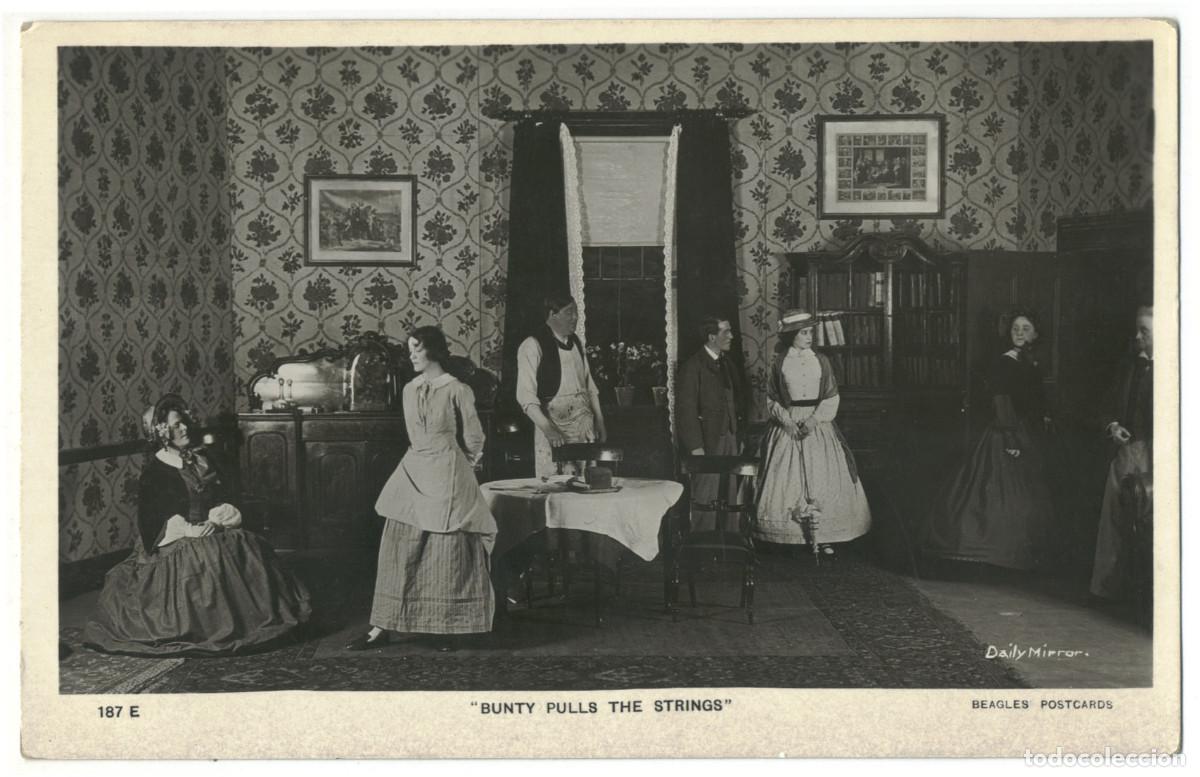 Sellos: Play Scenes: Bunty Pulls the Strings_Beagles 187 E - Foto 1