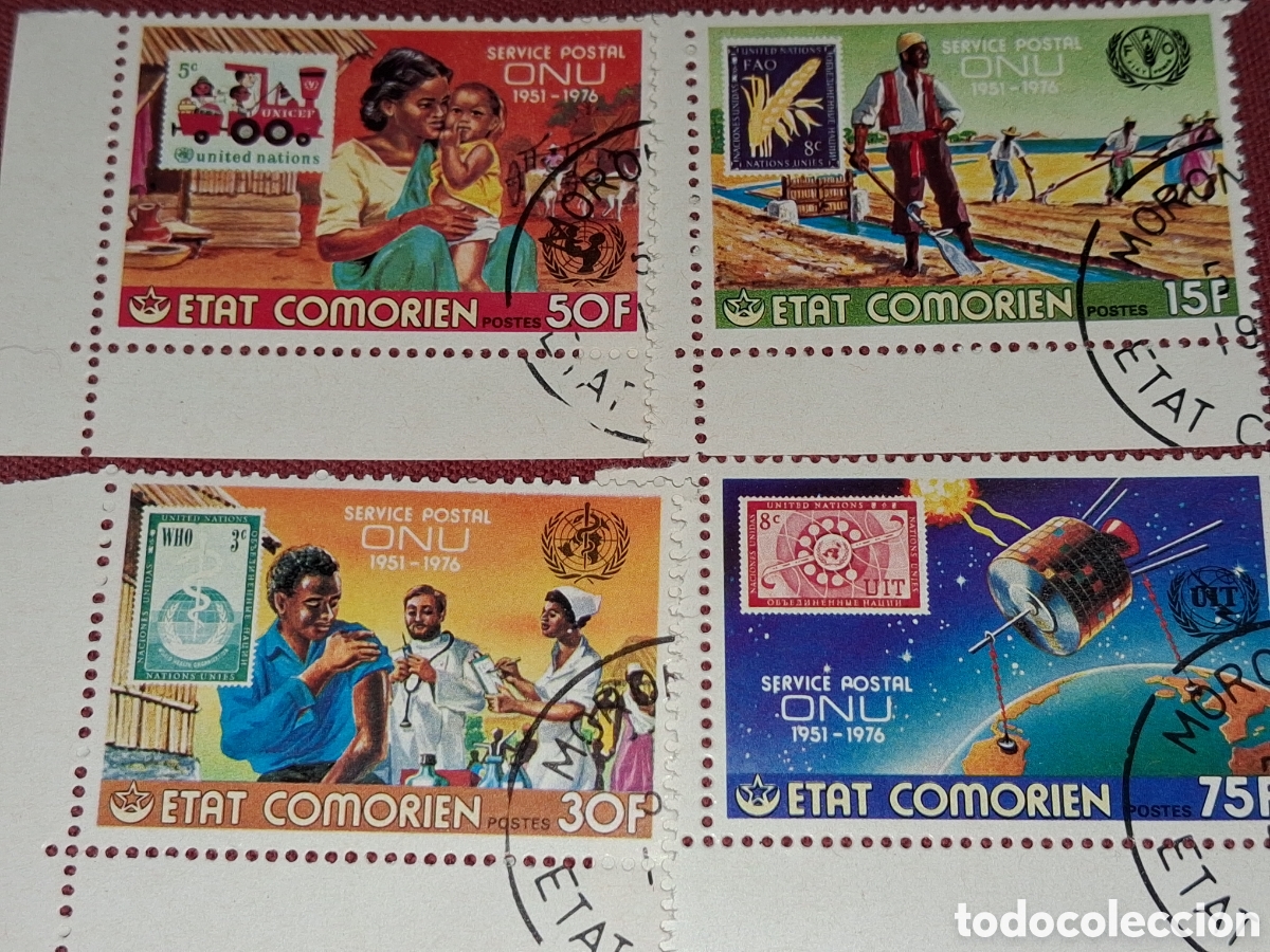 Francobolli: Sello Comoras mtdo 1976. 25Aniv servicio postal Naciones Unidas. Sat&eacute;lite. Sanidad. Tren