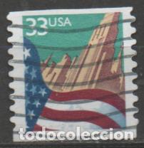 Sellos: ESTADOS UNIDOS IVERT N&ordm; 2824, BANDERA Y EDIFICIOS, USADO