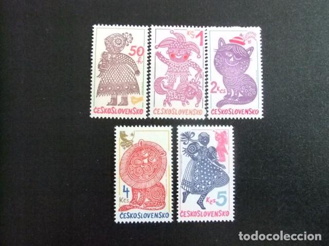 Stamps: CHECOSLOVAQUIA TCH&Eacute;COSLOVAQUIE 1980 BRODERIE avec folklore  Yvert 2404 / 2408 ** BORDADOS CON MOTIVO
