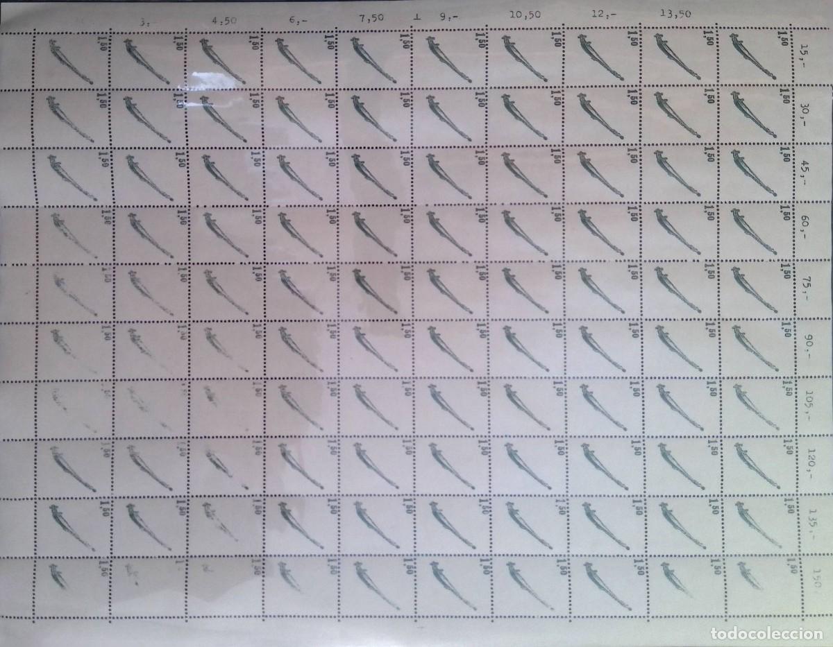 Sellos: KV)INDONESIA, FULL SHEET, WITH ERROR, IMAGE&nbsp;SHIFTED. - Foto 1