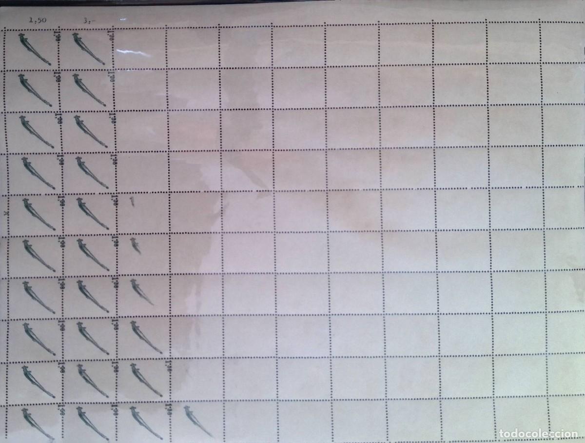 Sellos: KV)INDONESIA, FULL SHEET, WITH ERROR, IMAGE&nbsp;SHIFTED. - Foto 1