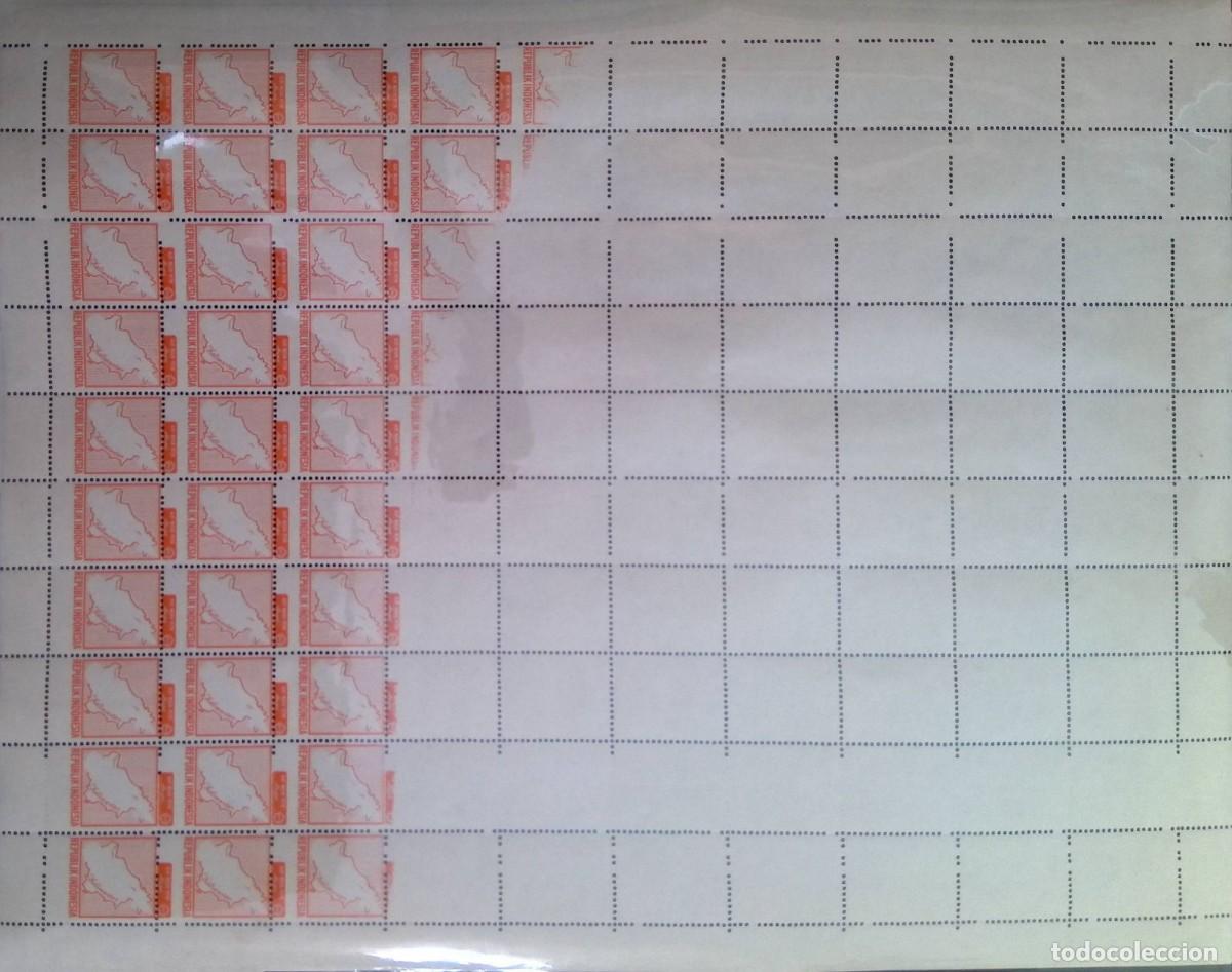Sellos: KV)INDONESIA, FULL SHEET, WITH ERROR, IMAGE&nbsp;SHIFTED. - Foto 1