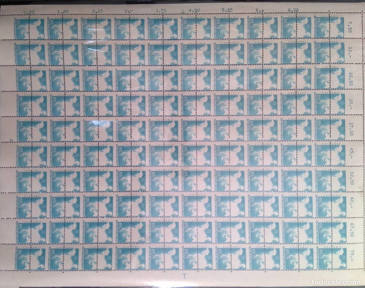 Sellos: KV)INDONESIA, FULL SHEET, WITH ERROR, IMAGE&nbsp;SHIFTED. - Foto 1