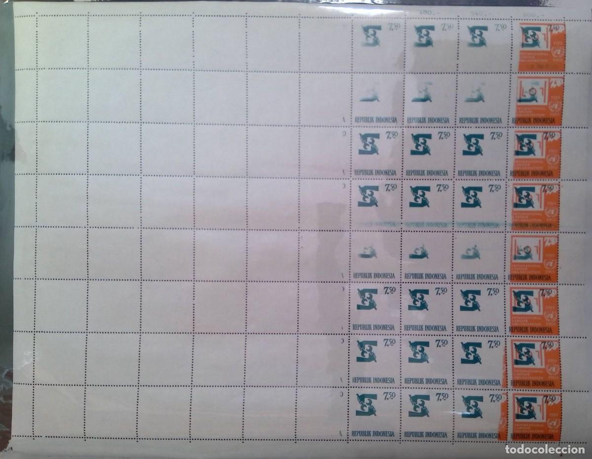Sellos: KV)INDONESIA, FULL SHEET, WITH ERROR, IMAGE&nbsp;SHIFTED. - Foto 1