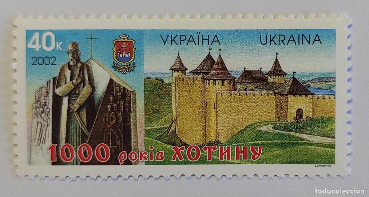 Sellos: UCRANIA 2002 fortaleza de Khotyn, un monumento a los soldados, y el escudo de armas ** MNH