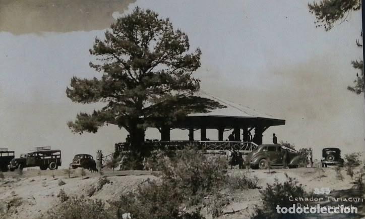 Sellos: KV) MEXICO, VIEW OF THE TARI&Aacute;CURI PAVILION IN P&Aacute;TZCUARO MICHOAC&Aacute;N WITH VINTAGE AUTOMOBILES AND VISIT