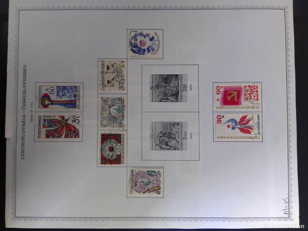 Sellos: KV)1976 CZECHOSLOVAKIA-ČESKOSLOVENSKO, ALBUM SHEET OF 1976 ISSUES THAT STARTS WITH AN ABSTRACT BLUE