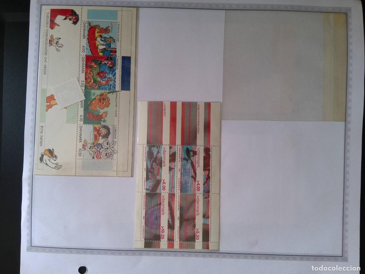 Sellos: KV)2001 DENMARK, ALBUM SHEET WITH TWO SOUVENIR BLOCKS THAT STARTS WITH A VERTICAL BLOCK OF FOUR DANI