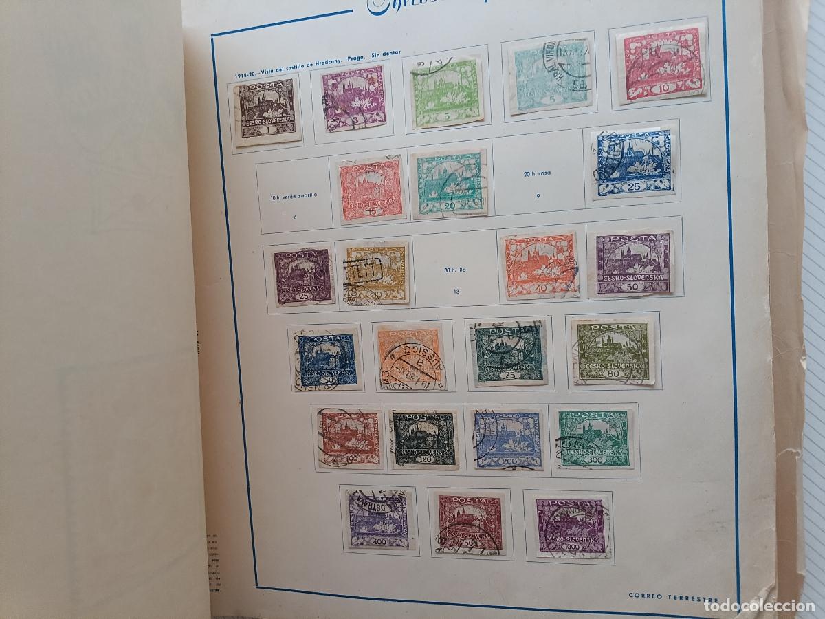 Sellos: Checoslovaquia. Album montado con 355 sellos (1918-1972)
