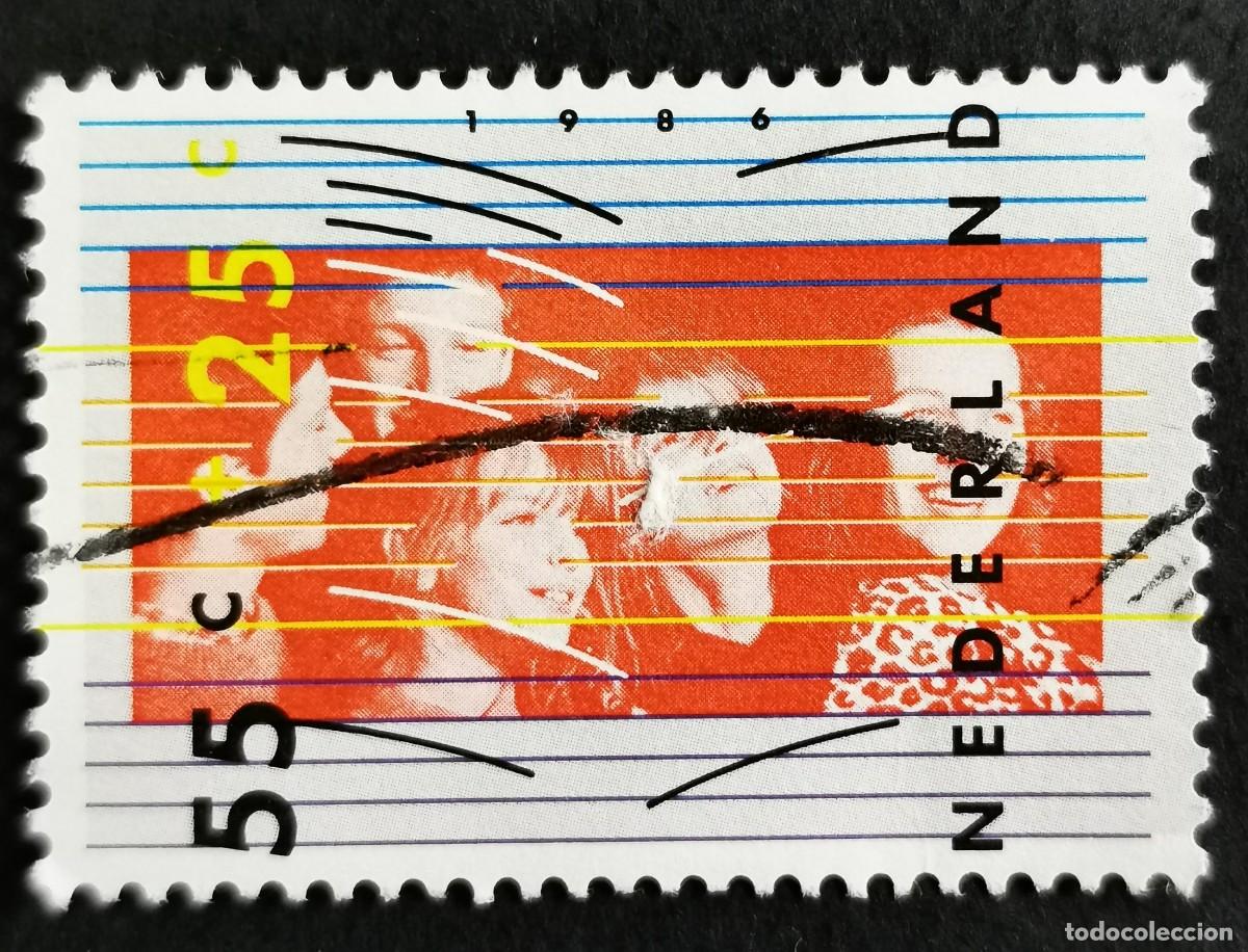 Sellos: Sello Pa&iacute;ses Bajos 1986, Ni&ntilde;os escuchando m&uacute;sica (experimentando), 55+25 c . Michel: NL 1307A