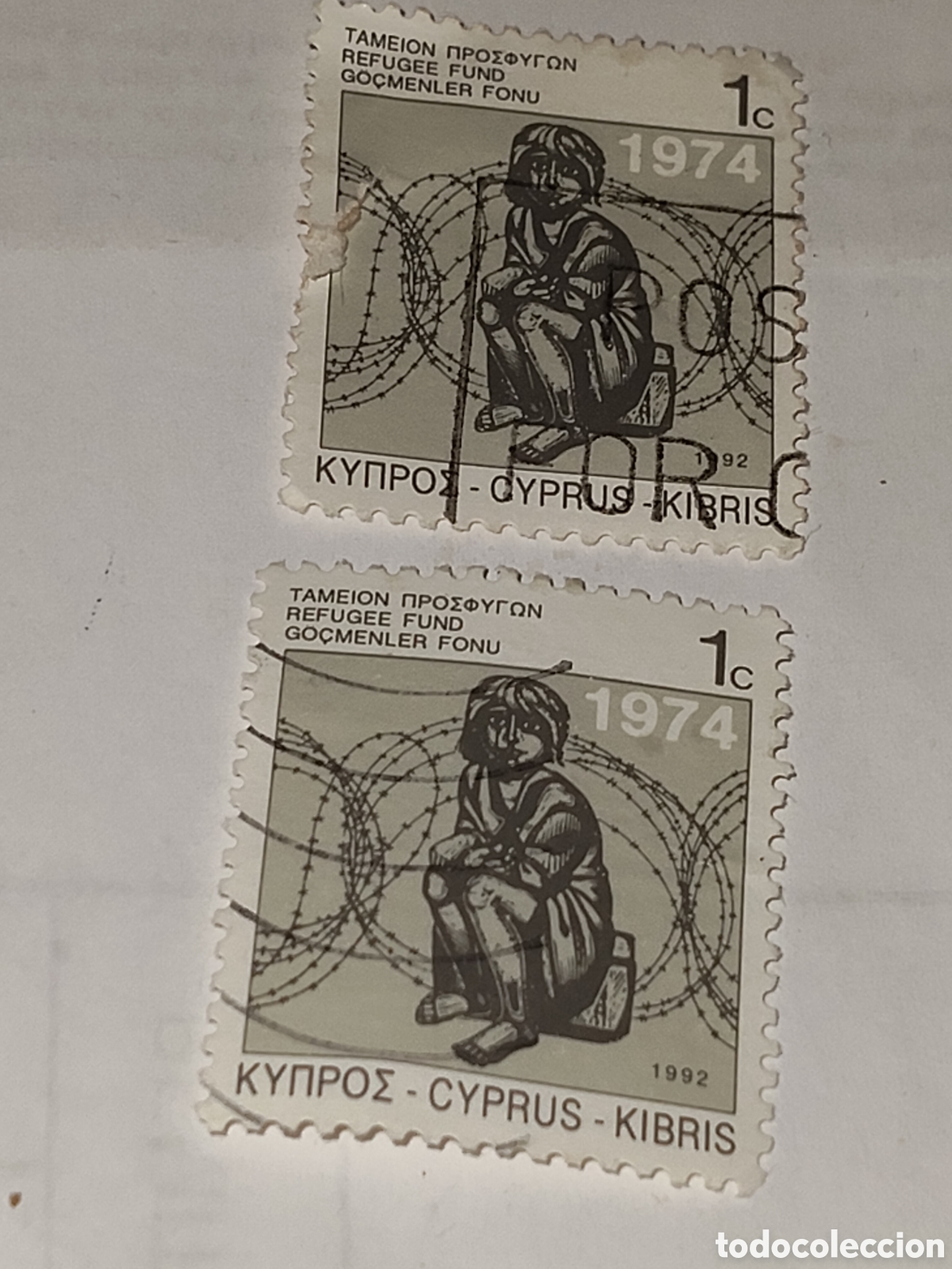 Sellos: 2 sellos de Chipre impuesto postal obligatorio para el fondo de refugiados 1974