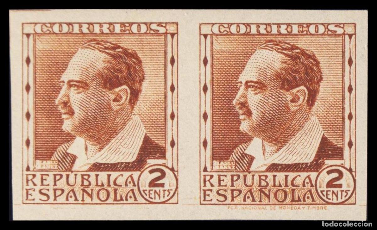 Timbres: 1&ordm; y 2&ordm; Centenario. &#9733;&#9733; 662s(2). 1932. 2 cts casta&ntilde;o rojo, pareja. SIN DENTAR. MAGNIFICA.