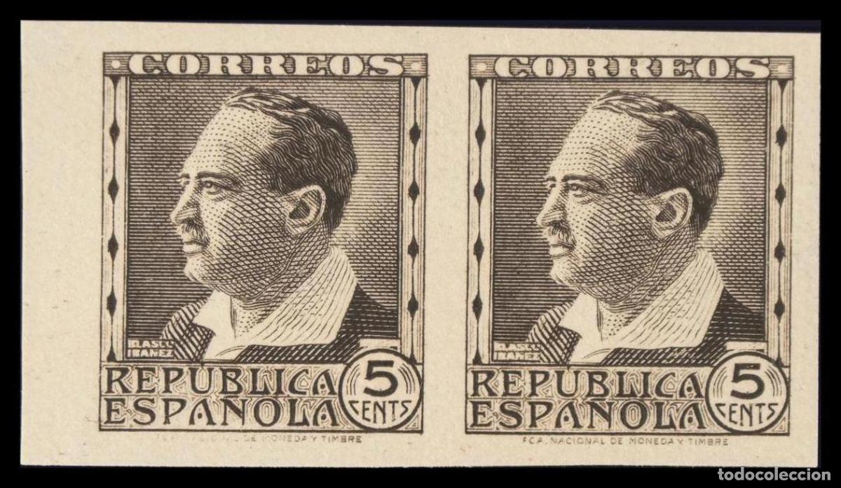 Sellos: 1&ordm; y 2&ordm; Centenario. &#9733;&#9733; 681s(2). 1934. 5 cts casta&ntilde;o negro, pareja. SIN DENTAR. MAGNIFICA
