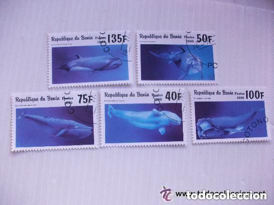 Sellos: LOTE DE 5 SELLOS DE LA REPUBLICA DE BENIN : BALLENAS, CETACEOS.