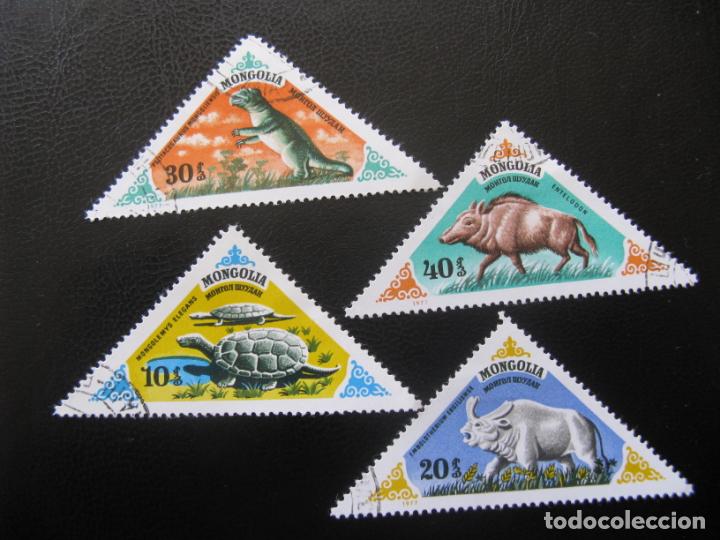 Sellos: 4 sellos de Mongolia, animales prehistoricos - Foto 1