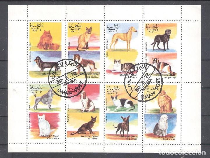 Briefmarken: STATE DE OMAN Hojita con 8 valores de perros y gatos. Serie completa