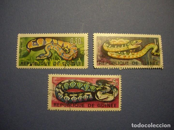 Timbres: GUINEE - REPTILES - SERPIENTES, PIT&Oacute;N, VIBORA.
