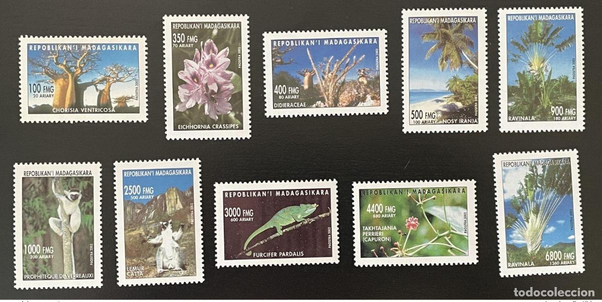 Sellos: Madagascar 2002 Mi. 2585 - 2594 Fauna Flora de l&eacute;mures Flores Lemurien