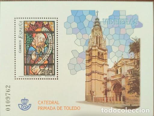 Sellos: Hojita bloque Espa&ntilde;a 2004 - Vidrieras Catedral Primada de Toledo - Nueva / Sin matasellos