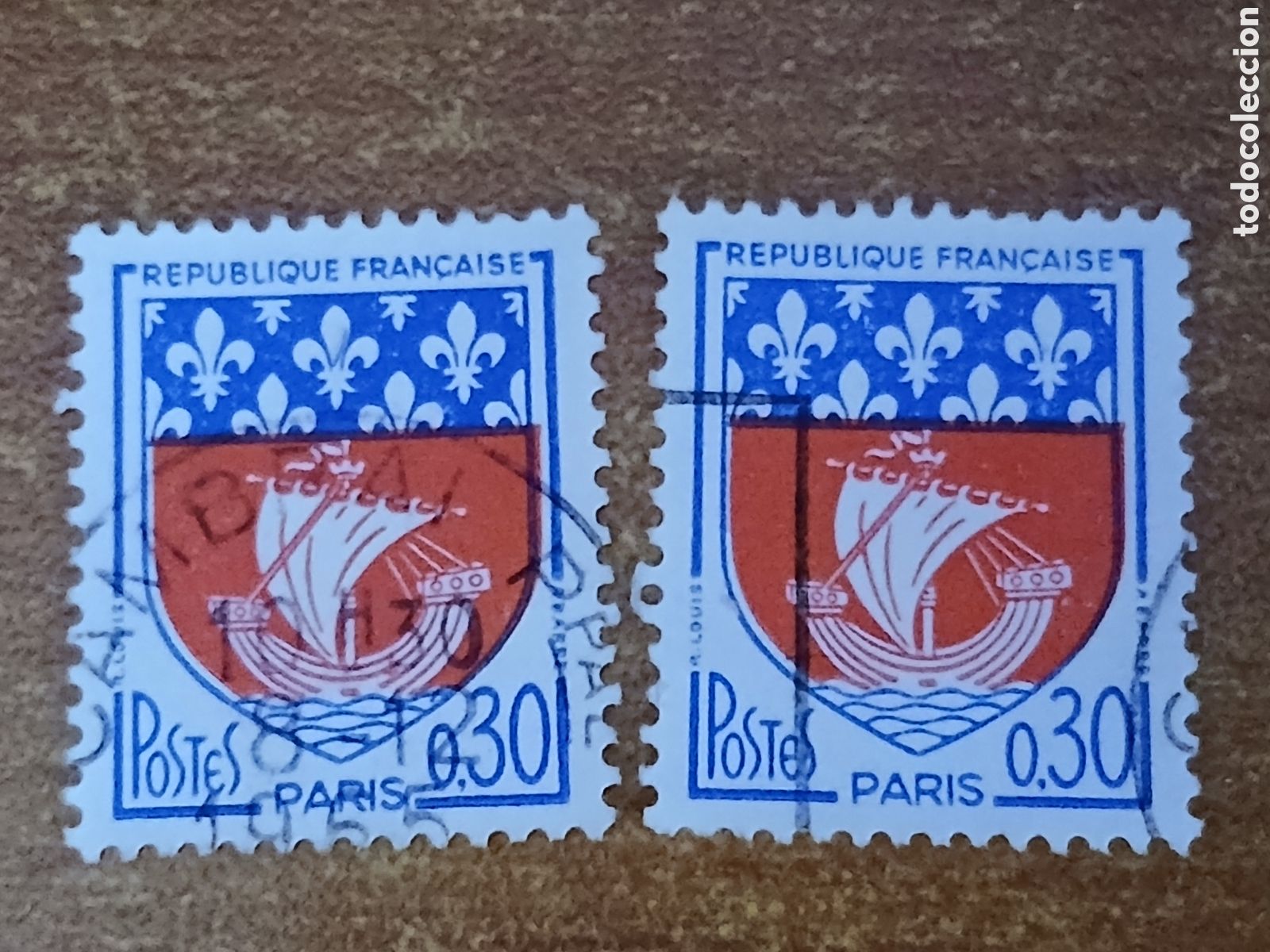 Sellos: 2 Sellos Francia Escudo de Armas Ciudad Par&iacute;s 1.965 -0.30 Francos-