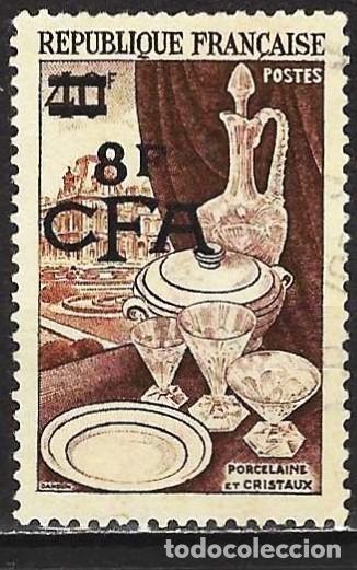 Sellos: Reuni&oacute;n 1954 - Mi 377 - YT 315 - Porcelana