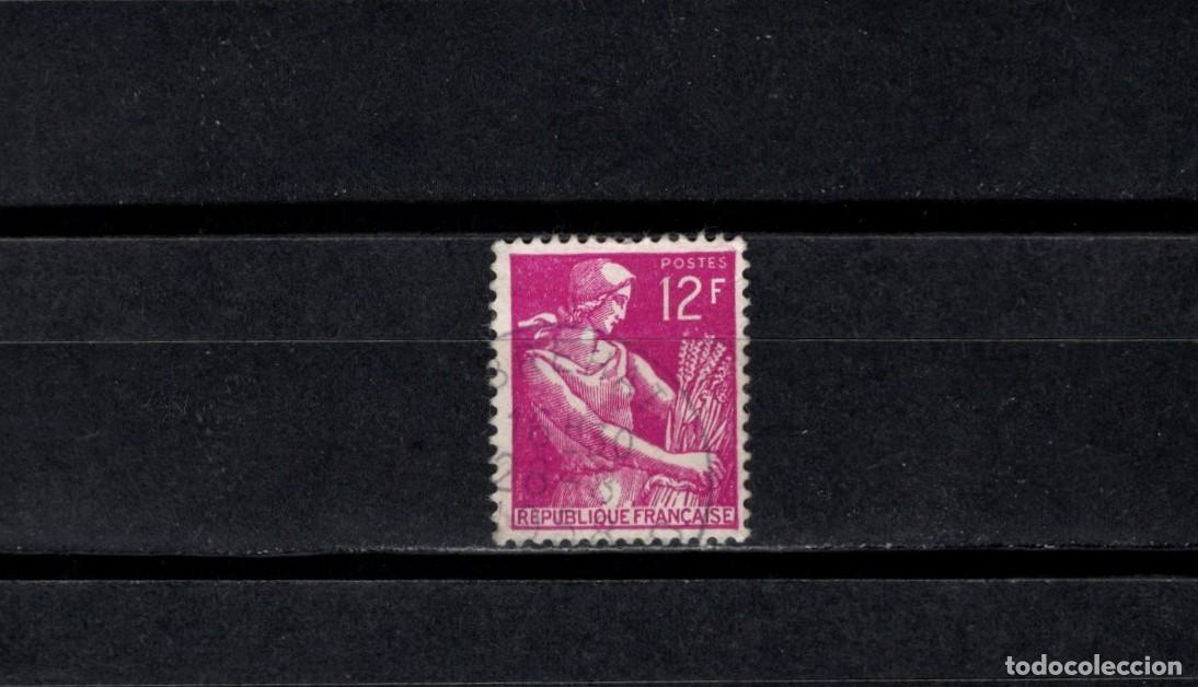 Sellos: Sello usado. Serie b&aacute;sica La segadora. Sello de 12 francos. 1957. Yvert 1116.