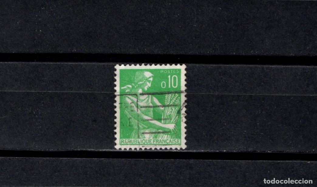 Sellos: Sello usado. Serie b&aacute;sica La segadora. Sello de 10 francos. 1959. Yvert 1115A.