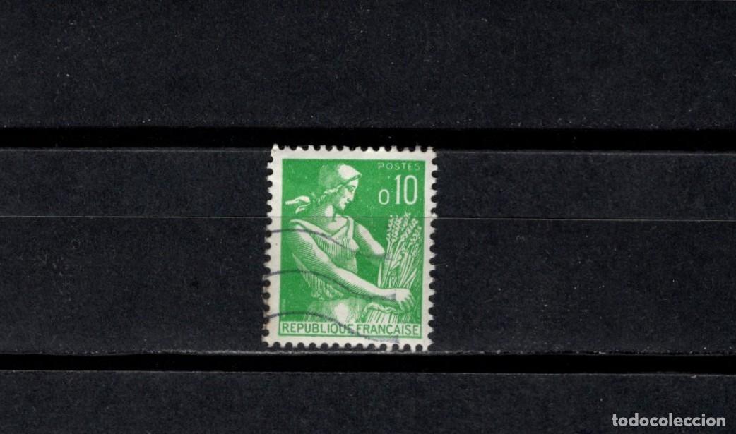 Sellos: Sello usado. Serie b&aacute;sica La segadora. Sello de 10 francos. 1959. Yvert 1115A.