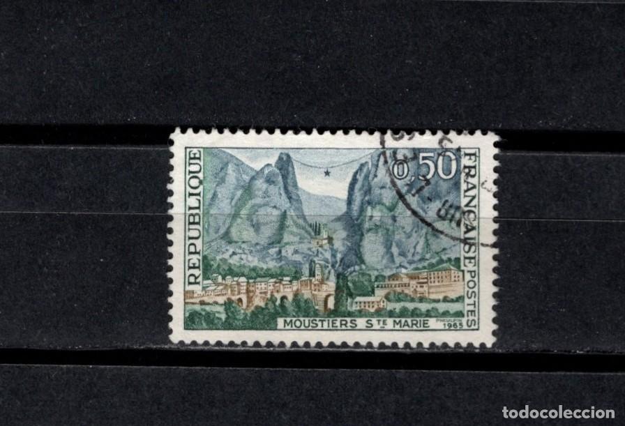 Sellos: Sello uasdo. Moustiers-Sainte-Marie. Sello de 0,50 francos. 1965. Yvert 1436.