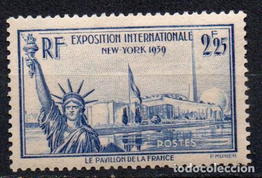 Sellos: FRANCIA A&Ntilde;O 1939 YV 426* (MVLH) EXPOSICI&Oacute;N UNIVERSAL DE NUEVA YORK MONUMENTOS ARQUITECTURA BANDERAS