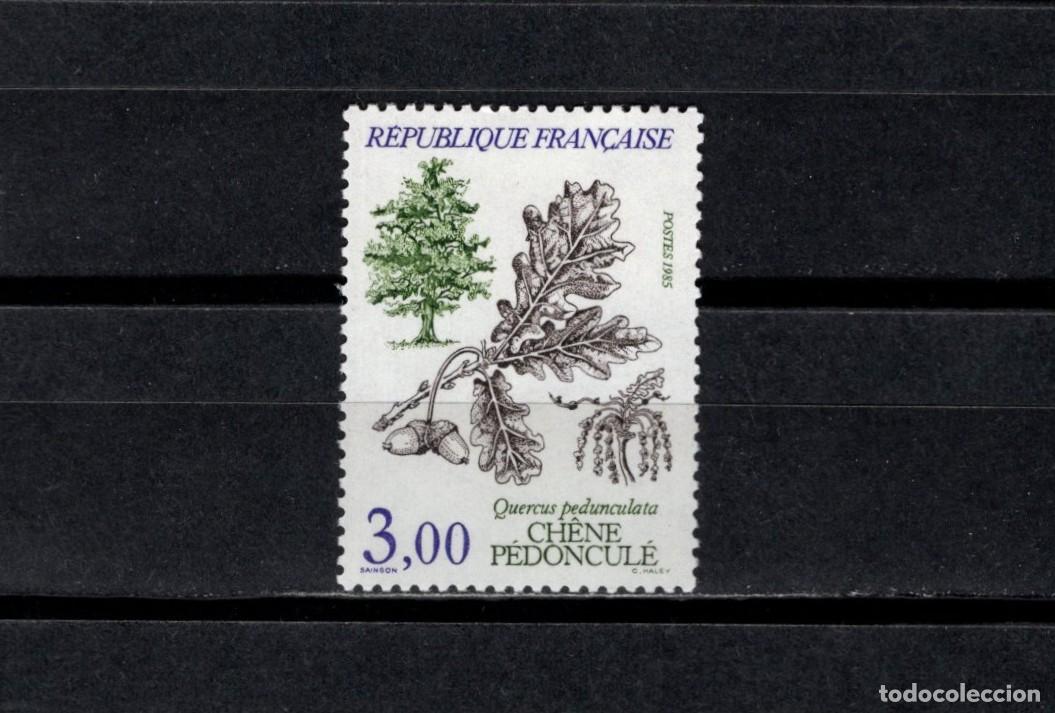 Sellos: Sello nuevon. Arboles. Roble comun. Sello de 3 francos. Octubre 1985. Yvert 2386.