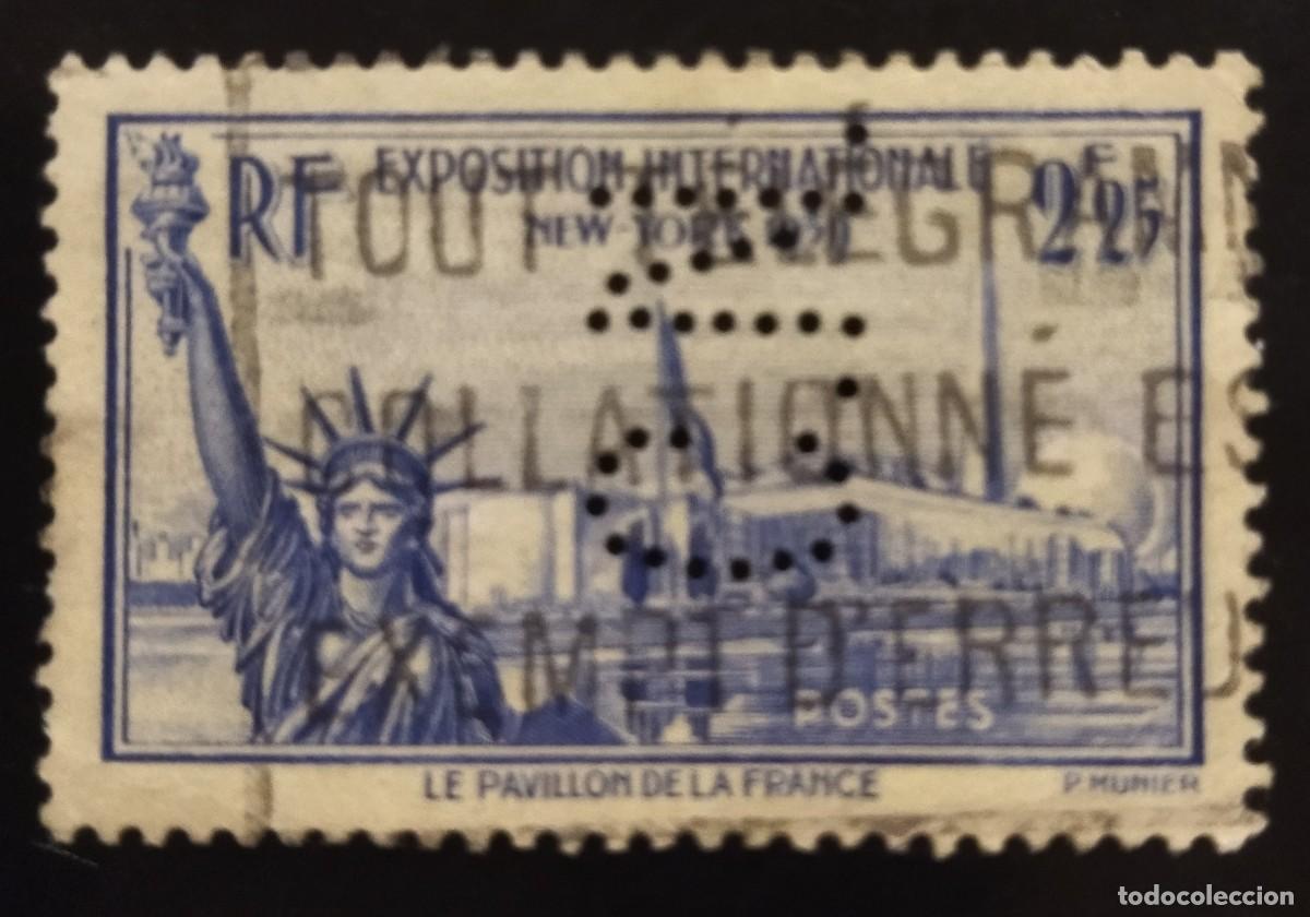 Sellos: FRANCIA 1939 -1940 PERFORADO - PERFIN. Exposici&oacute;n universal. Nueva York. Pabell&oacute;n de Francia. USADO.