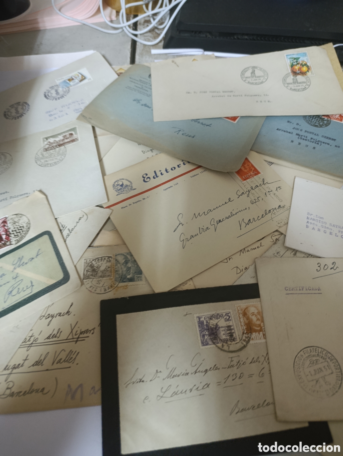 Sellos: Lote de 28 sobres con sellos Espa&ntilde;a.