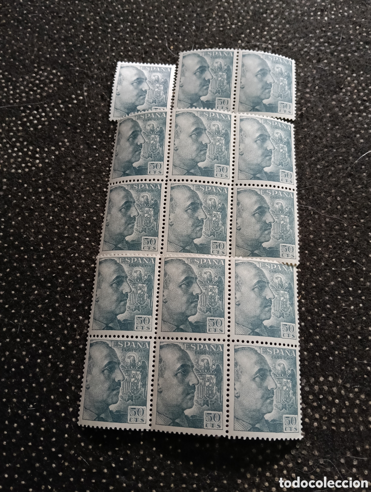 Sellos: 15 sellos 1939 28 Abr. 50 CTS. sin usar General Franco y escudo de Espa&ntilde;a