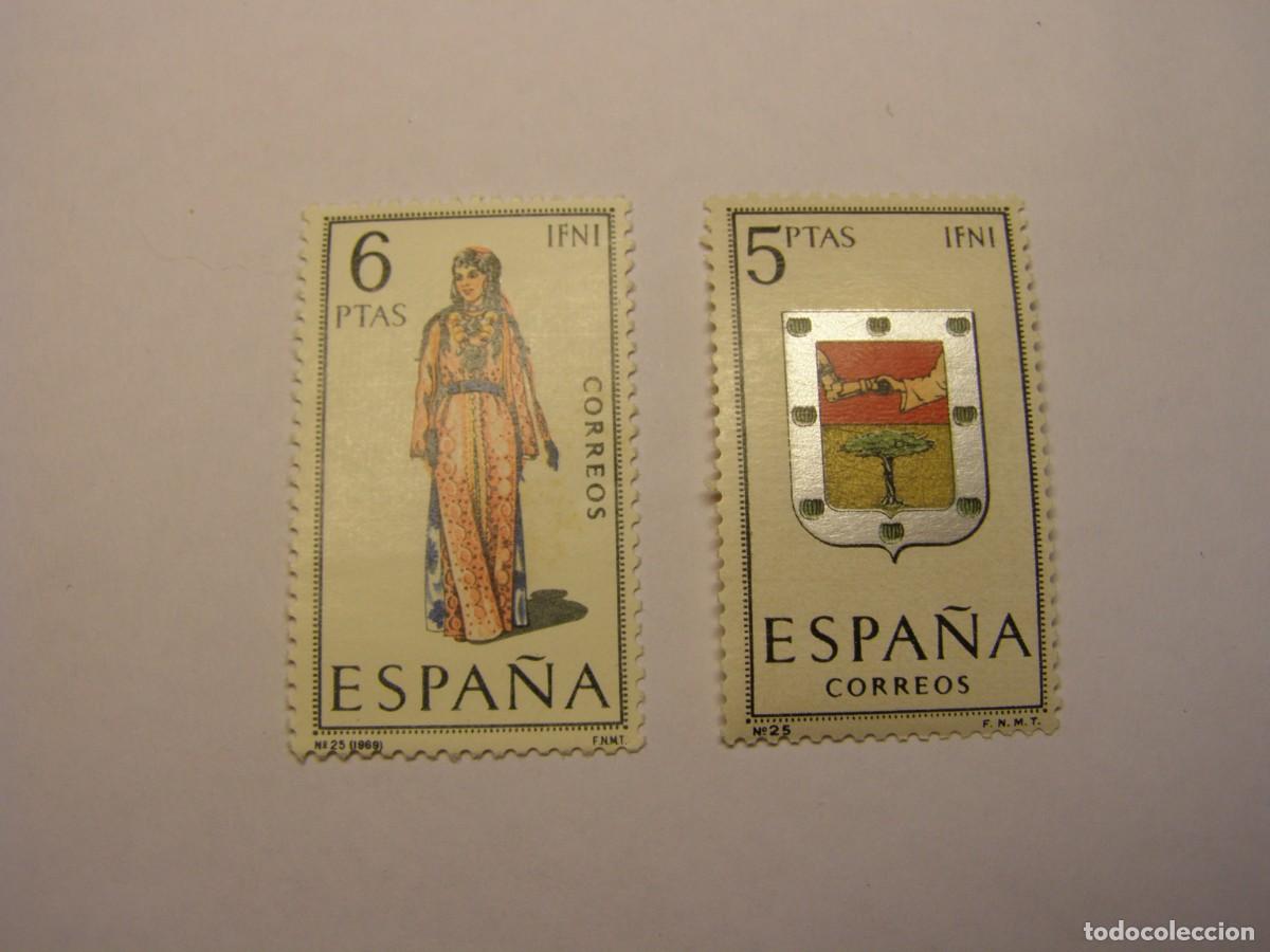 Sellos: Sellos Espa&ntilde;a, escudo y taje t&iacute;pico, Ifni. Nuevos sin usar.