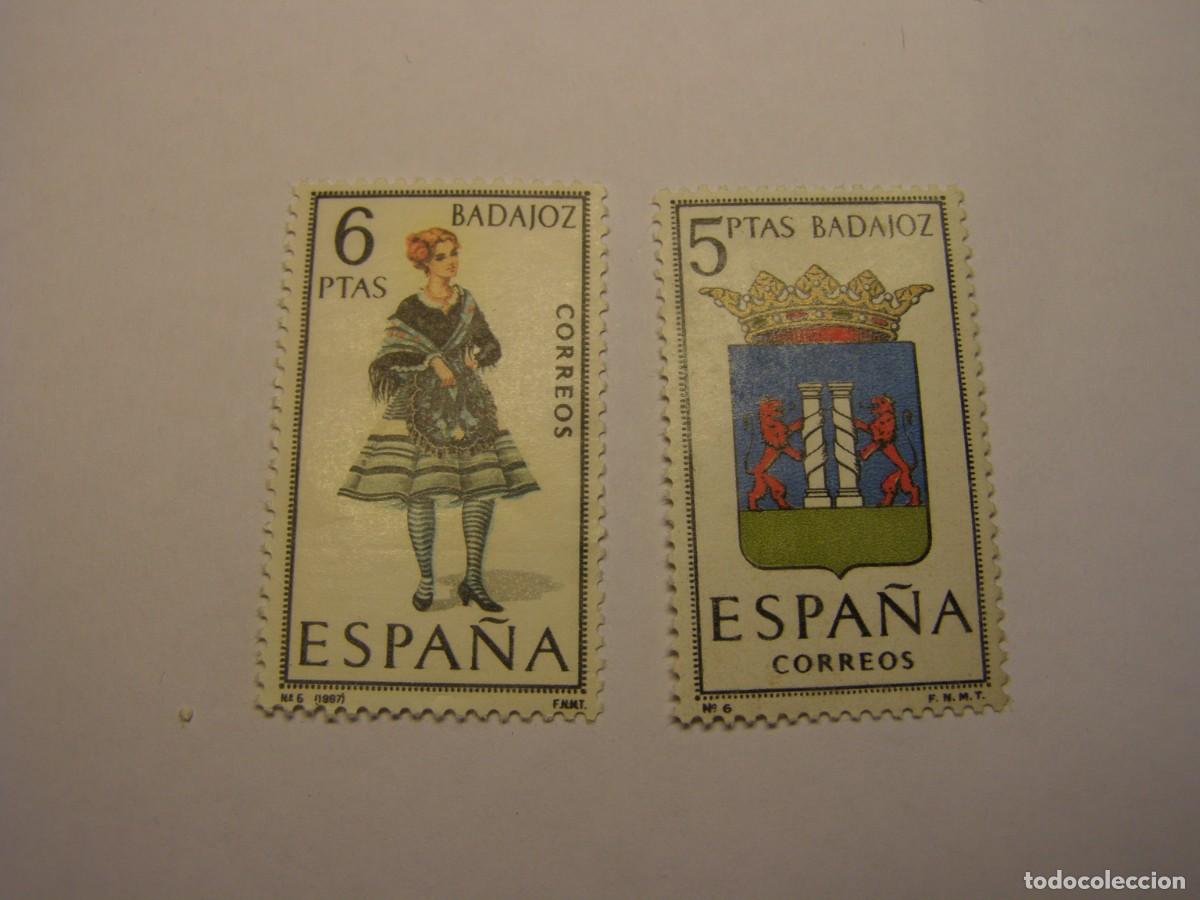 Sellos: Sellos Espa&ntilde;a, escudo y traje t&iacute;pico, Badajoz. Nuevos sin usar.