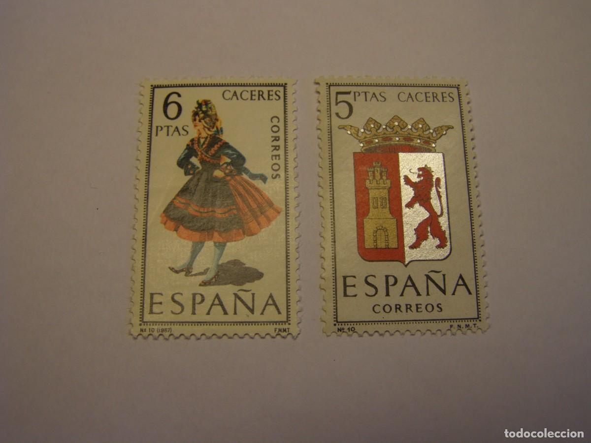 Sellos: Sellos Espa&ntilde;a, escudo y traje t&iacute;pico, C&aacute;ceres. Nuevos sin usar.
