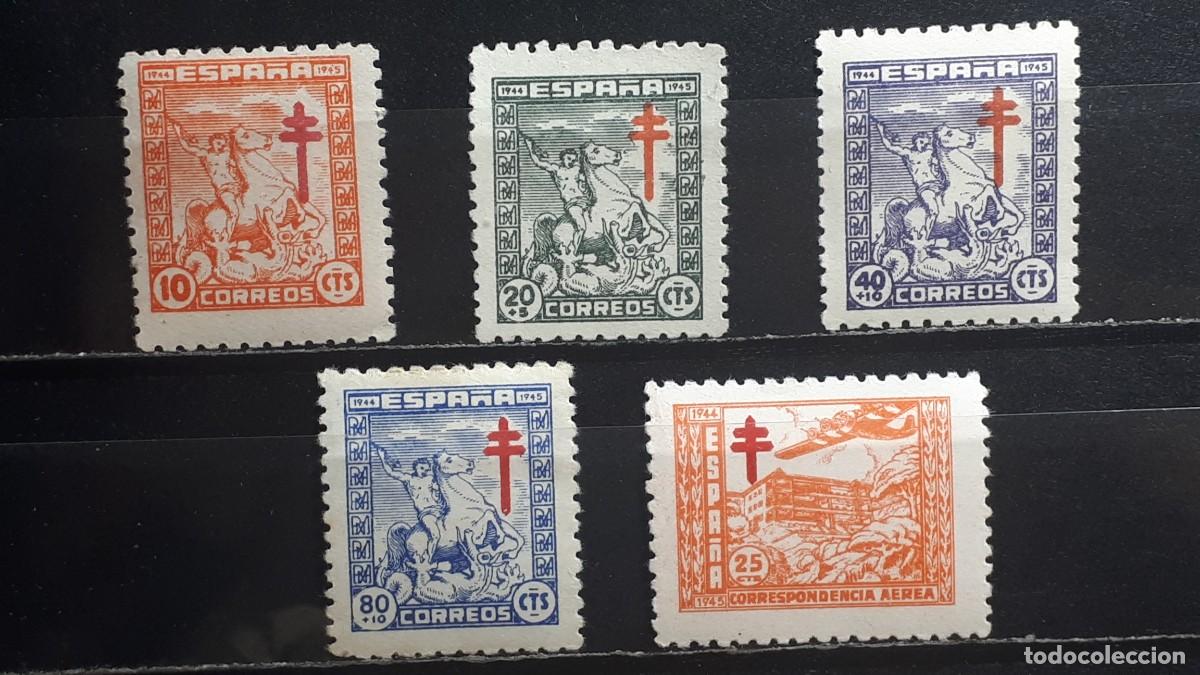 Sellos: ESPA&Ntilde;A. A&Ntilde;O 1944. **/(*)/*. EDIFIL 984/8