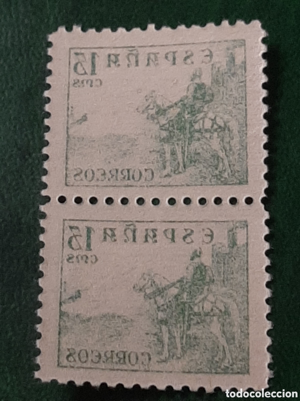 Sellos: Edifil 819 en pareja vertical. TOTALMENTE CALCADO EN EL REVERSO. A&ntilde;o 1939.