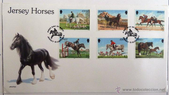 Sellos: JERSEY 1996. SOBRE 1&ordm; DIA. CABALLOS. - Foto 1