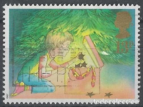 Sellos: GRAN BRETA&Ntilde;A 1987 - NAVIDAD, DECORANDO EL &Aacute;RBOL - USADO