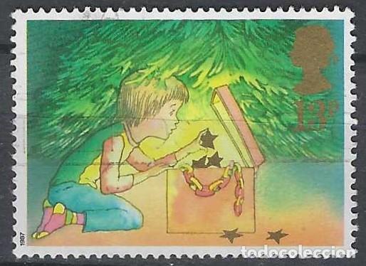 Sellos: GRAN BRETA&Ntilde;A 1987 - NAVIDAD, DECORANDO EL &Aacute;RBOL - USADO