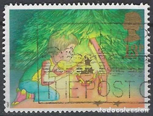 Sellos: GRAN BRETA&Ntilde;A 1987 - NAVIDAD, DECORANDO EL &Aacute;RBOL - USADO