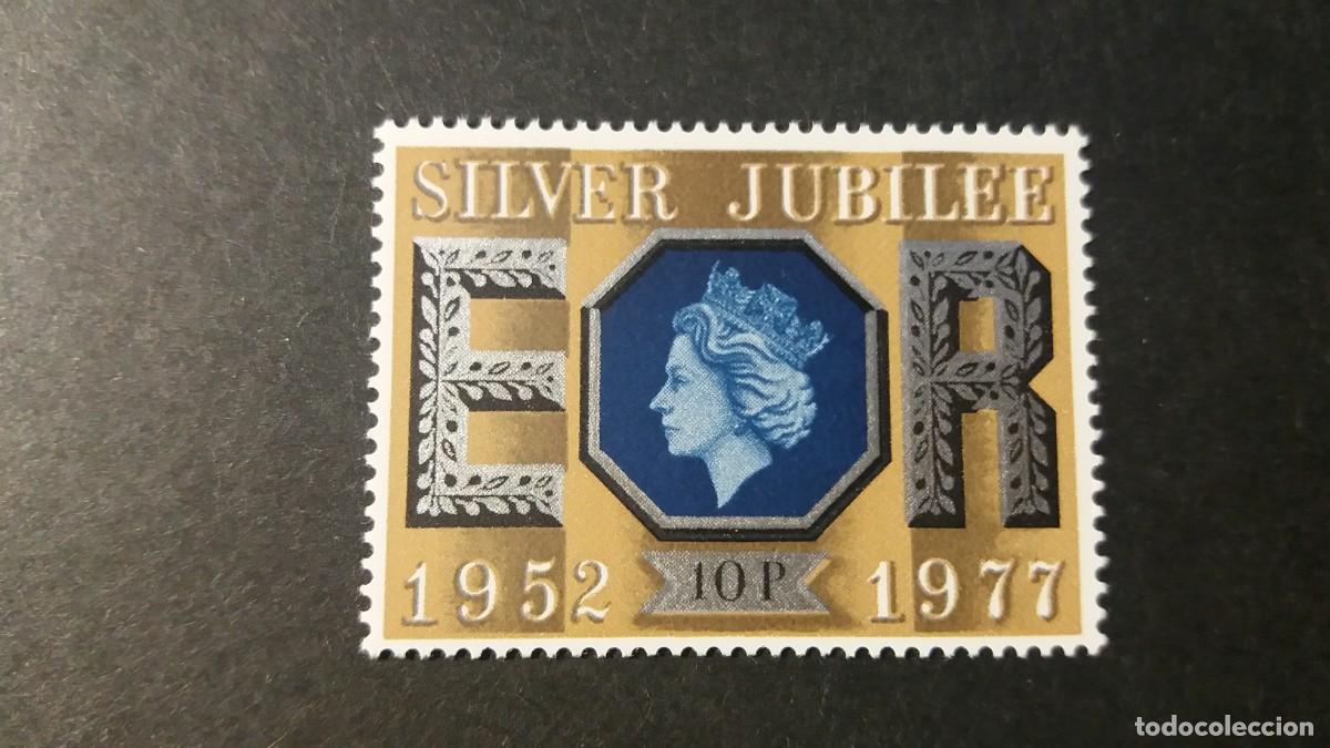 Sellos: Sello nuevo. XXV Aniversario Acceso Trono de Isabel II. 10 peniques. 1977. Yvert 830.