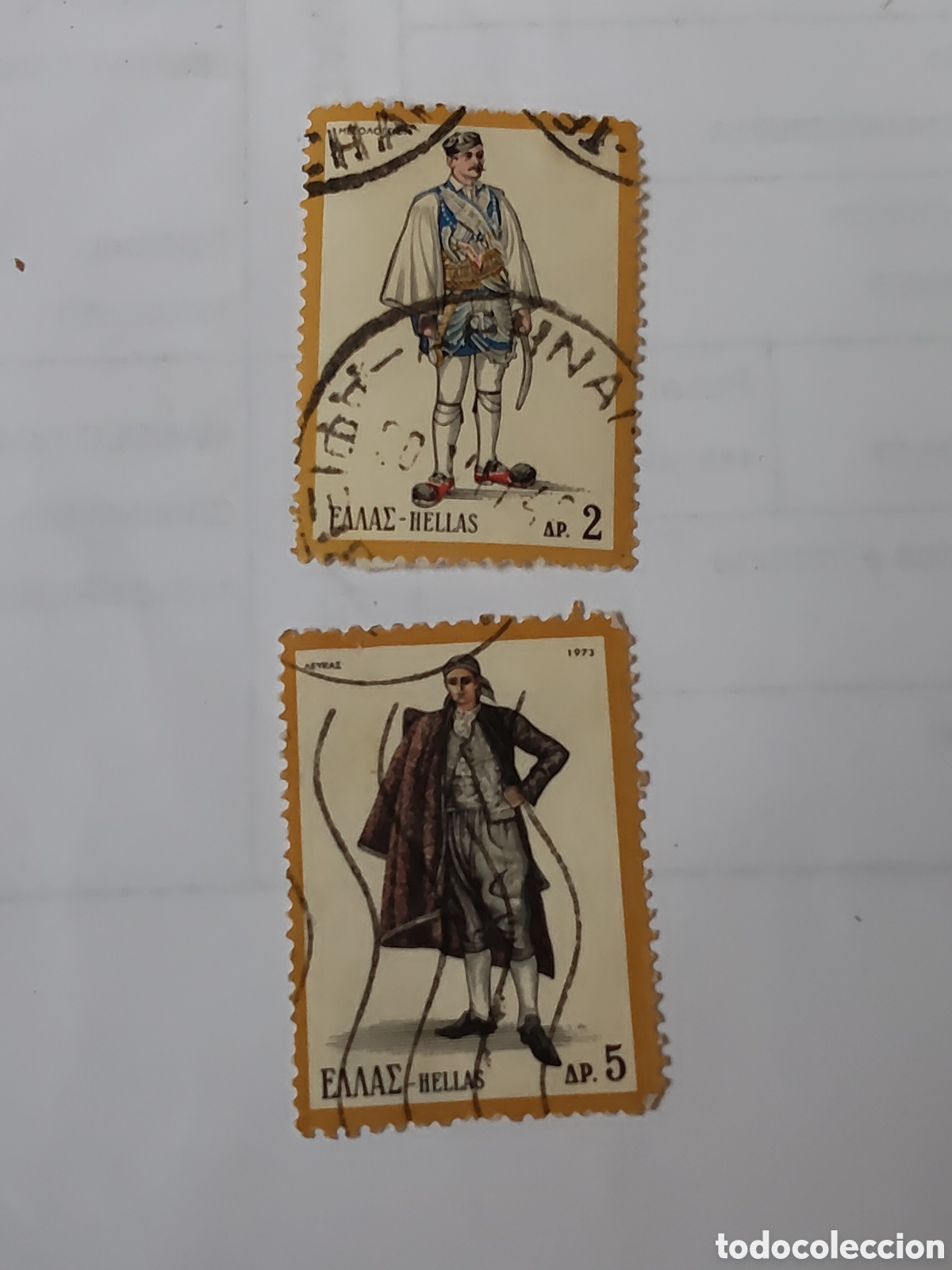Sellos: 2 sellos de Grecia trajes t&iacute;picos regionales de Grecia 1972