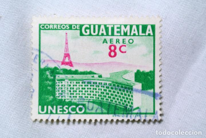 Sellos: Sello postal GUATEMALA 1960 , 8 centavos, Edificio de la UNESCO y Torre Eiffel - Foto 1